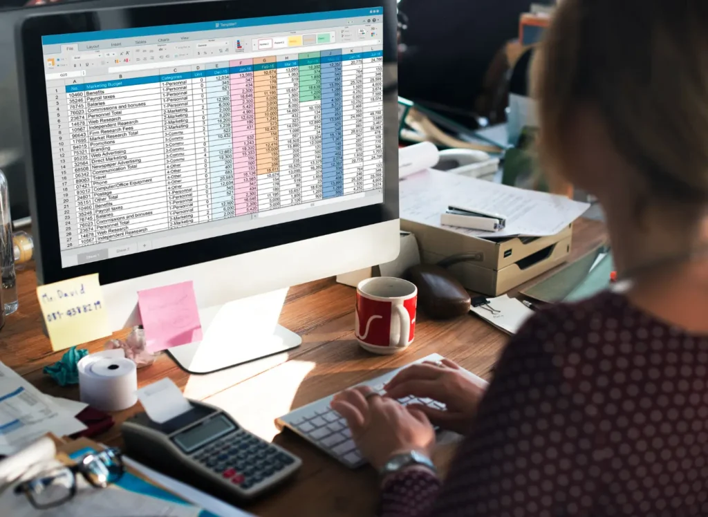 Payroll and bookkeeping outsourcing workflow on cloud accounting software